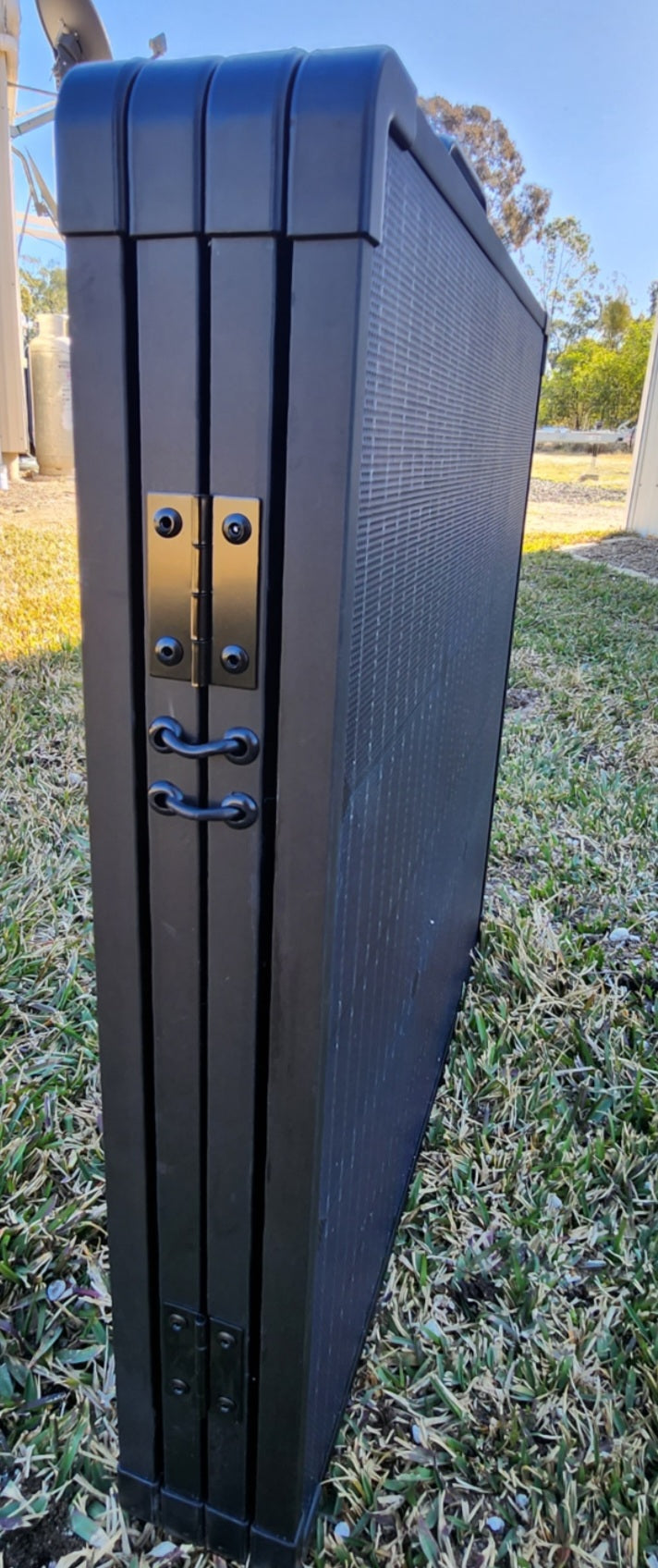 ESCAPE 200WATT SUPER THIN LIGHTWEIGHT WATERPROOF SOLAR PANEL WITH POWDER COATED STEEL LEGS - Image 7